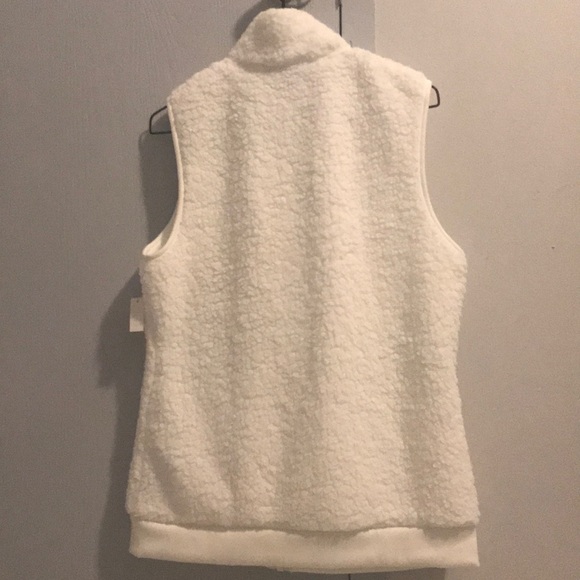 White fluffy vest | New! - Picture 2 of 2